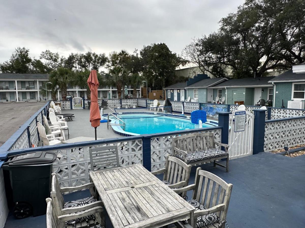 Gulf Coast Inn Gulf Breeze Exterior foto